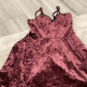 Elegant Burgundy Midi Dress